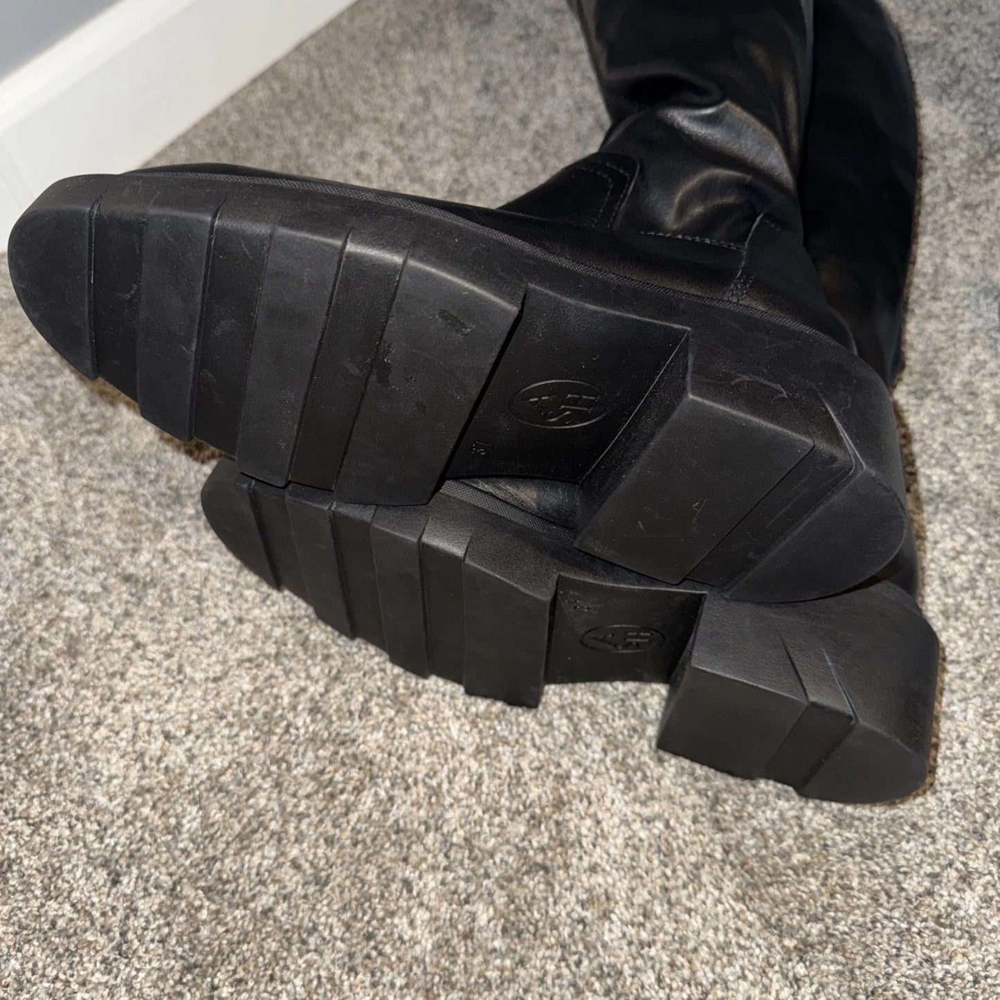 Women’s Size 7 Ash Boots Black