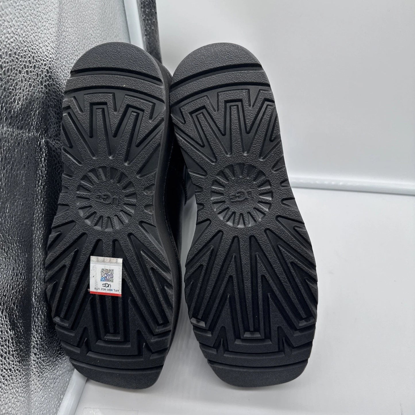Size 8 Women’s UGG Cityfunc Mid Black