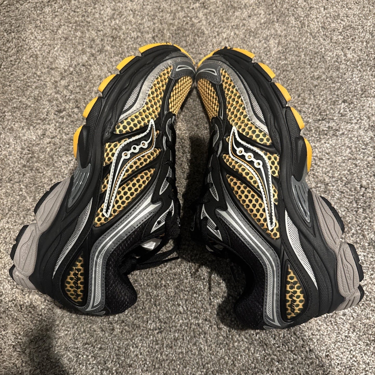 Men’s Size 8.5- Saucony Protein Omni 9 Black Yellow
