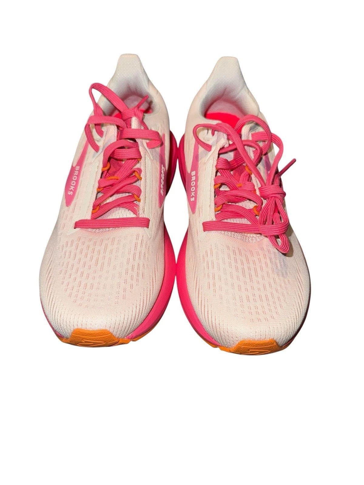 Women’s 6.5- Brooks Revel 8