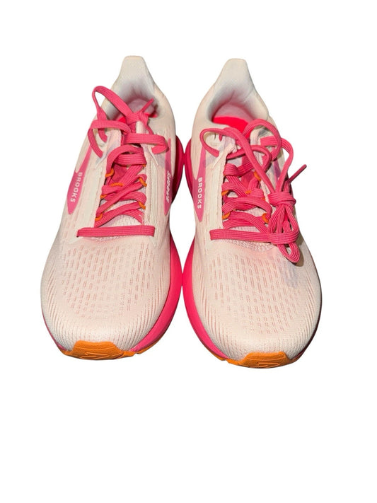Women’s 6.5- Brooks Revel 8
