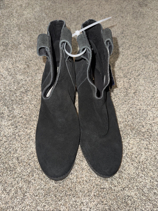 Size 8 Women’s Toms Boot Black