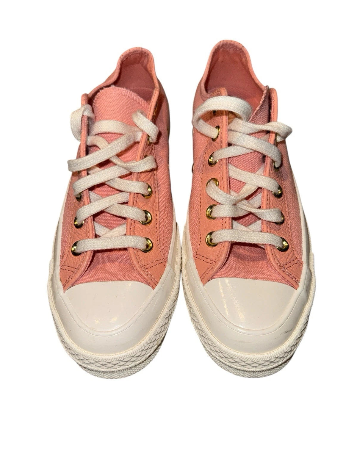 Women’s Size 8- Converse Low top Sneakers