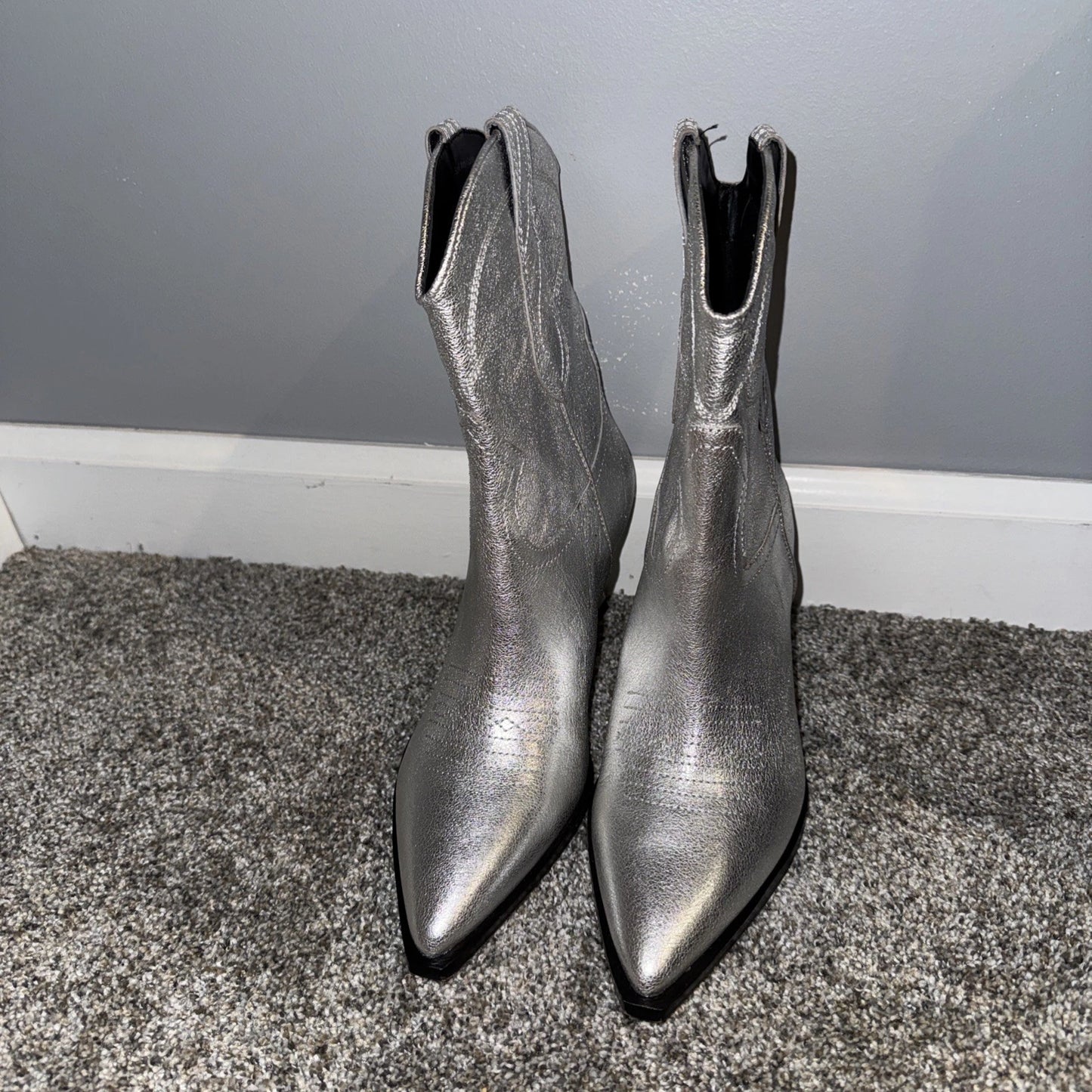 Women’s 6 Dolce Vita Boots