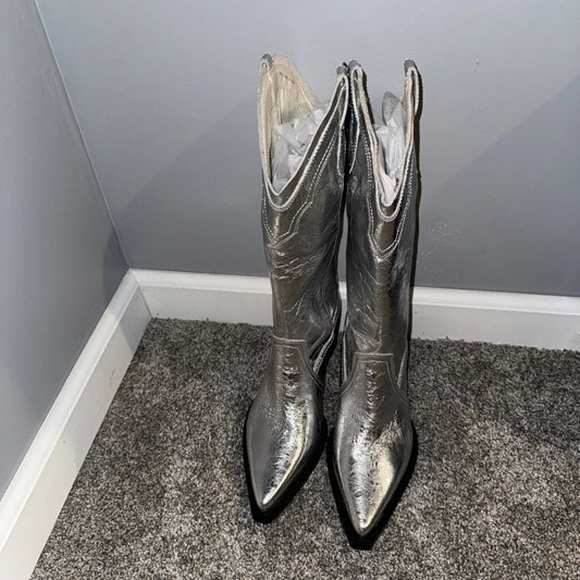 Women’s 7.5 Dolce Vita Boots