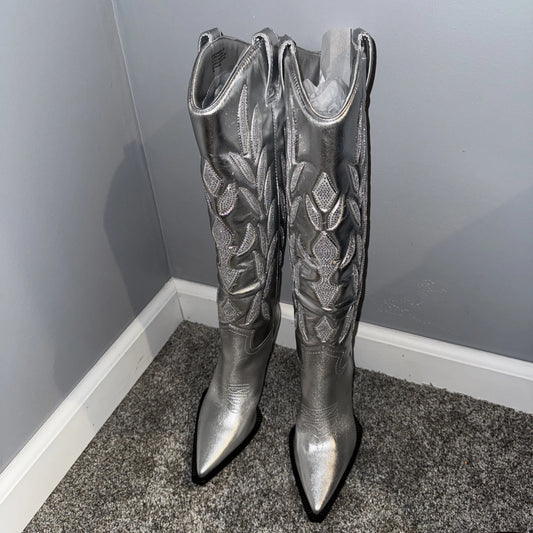 Women’s 5.5 Steve Madden Boots