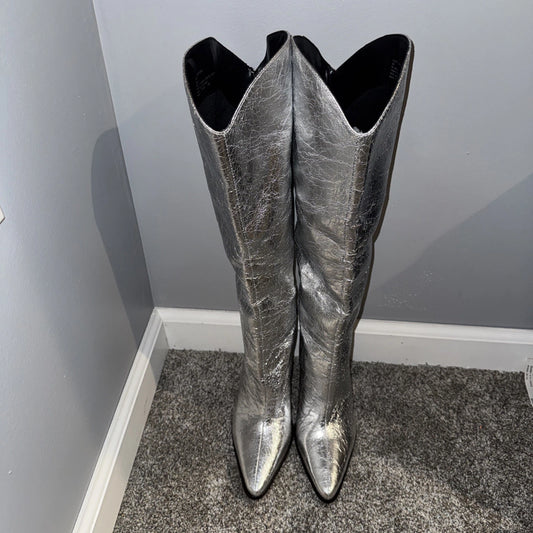 Size 6 Women’s Steve Madden Boots Silver