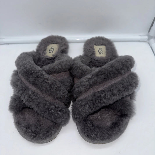 Size 7 Women’s UGG Scuffita Slipper