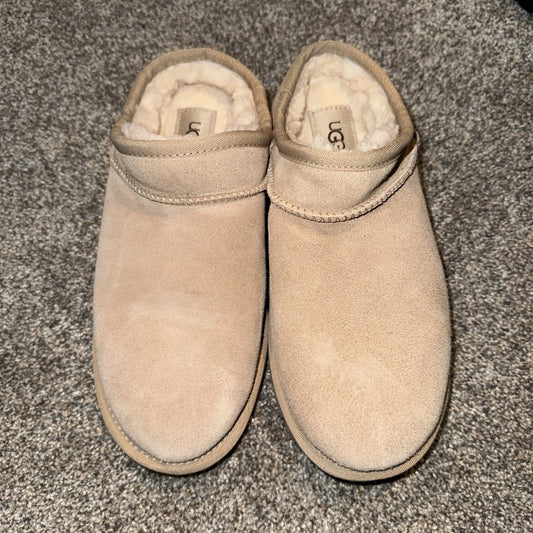 Size 6 Women’s UGG Classic Slipper