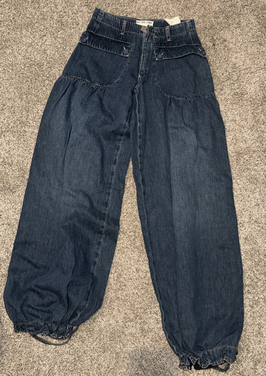 Women’s Size 24- We The Free Jeans