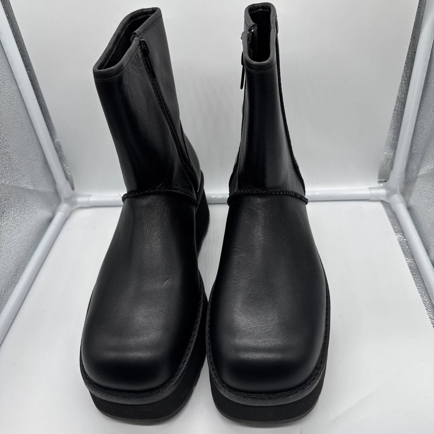 Size 9 Women’s UGG Cityfunc Mid Boots Black