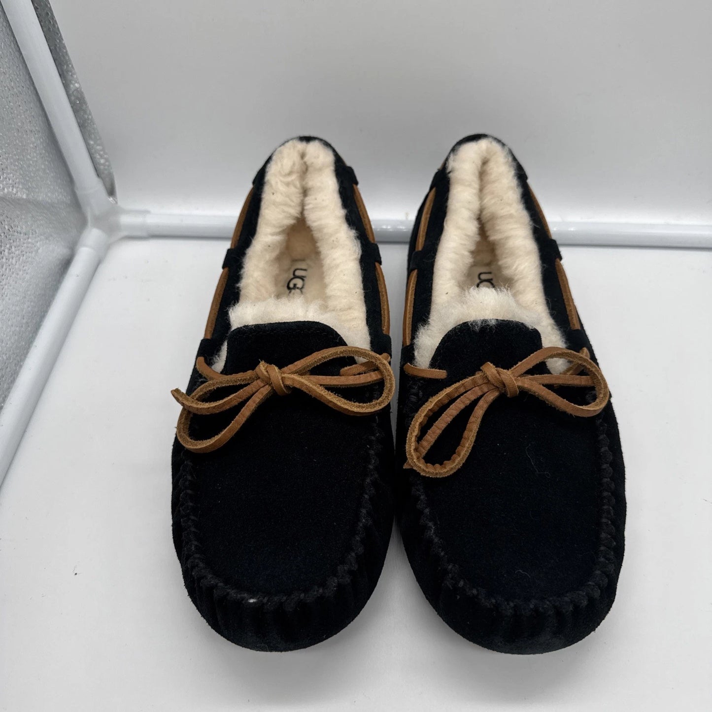 Size 6 Women’s UGG Dakota Slippers Black