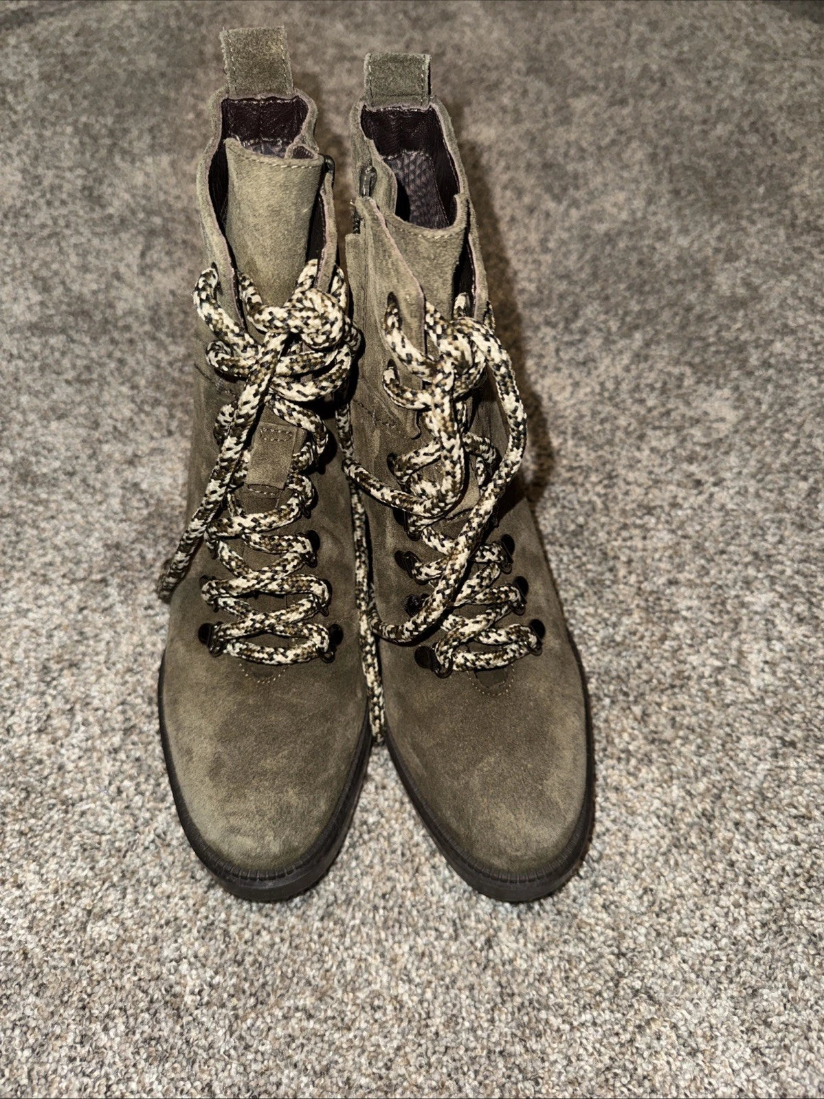 Size 5 Women’s Aquatalia Boots