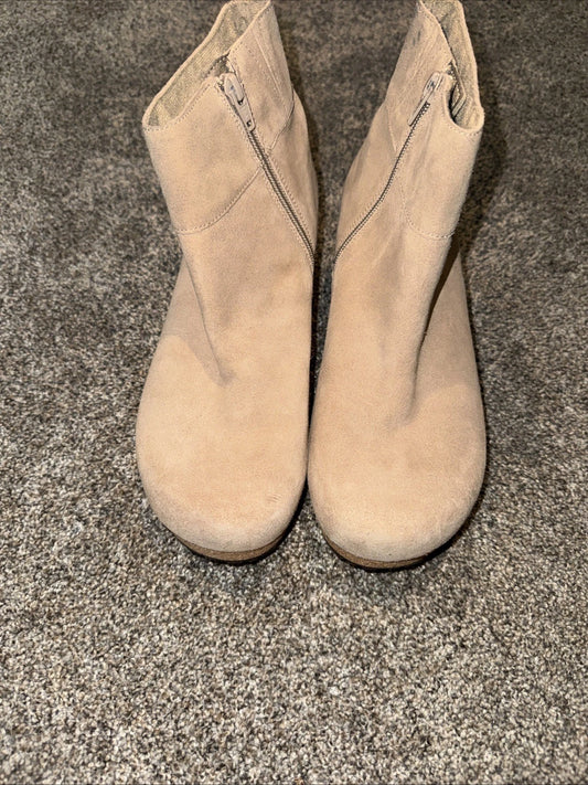 Size 41 Women’s Papillon Boots Brown