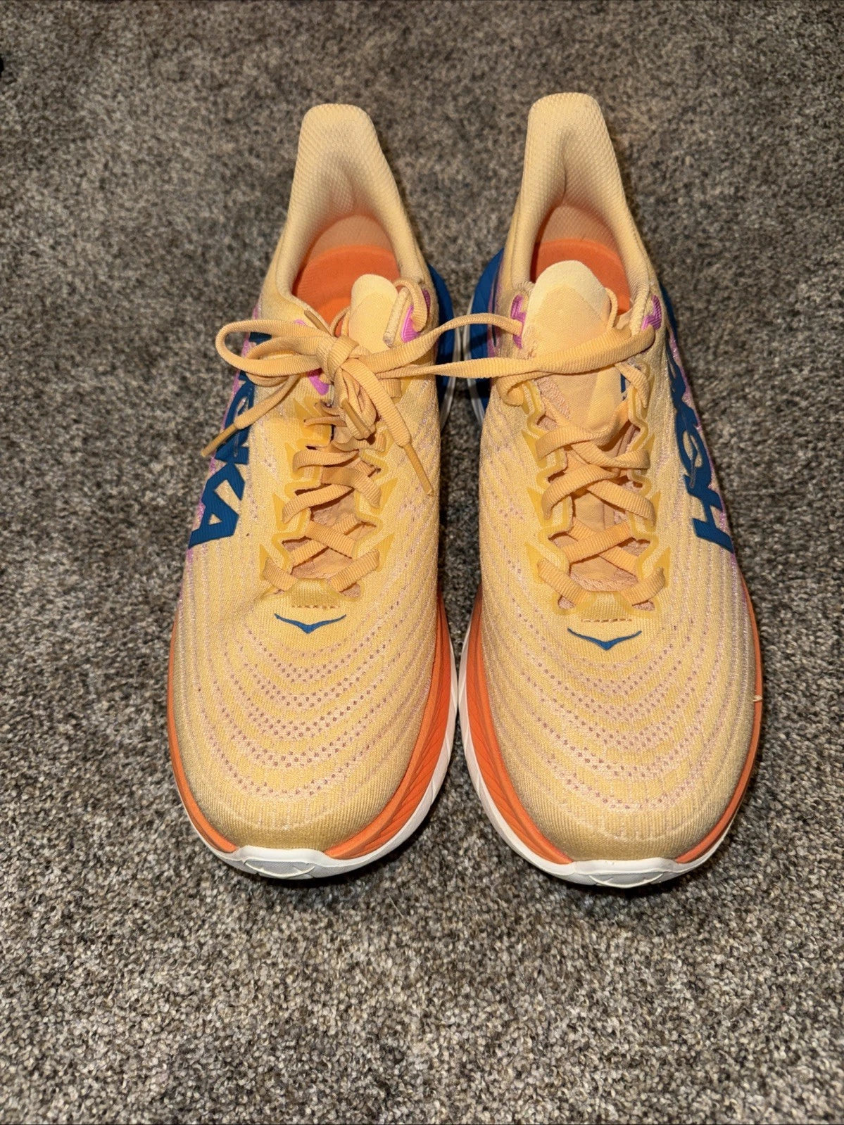 Size 9.5 Men’s- Hoka Mach 5