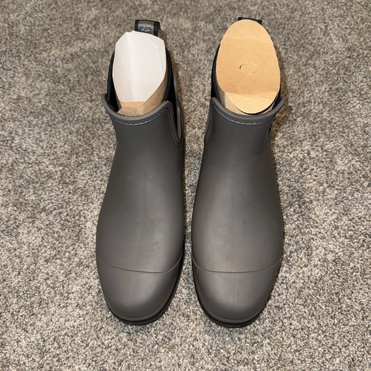 Size 9 Women’s- UGG Droplet