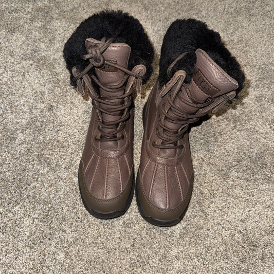 Size 7 Women’s- UGG Adirondack Boot III