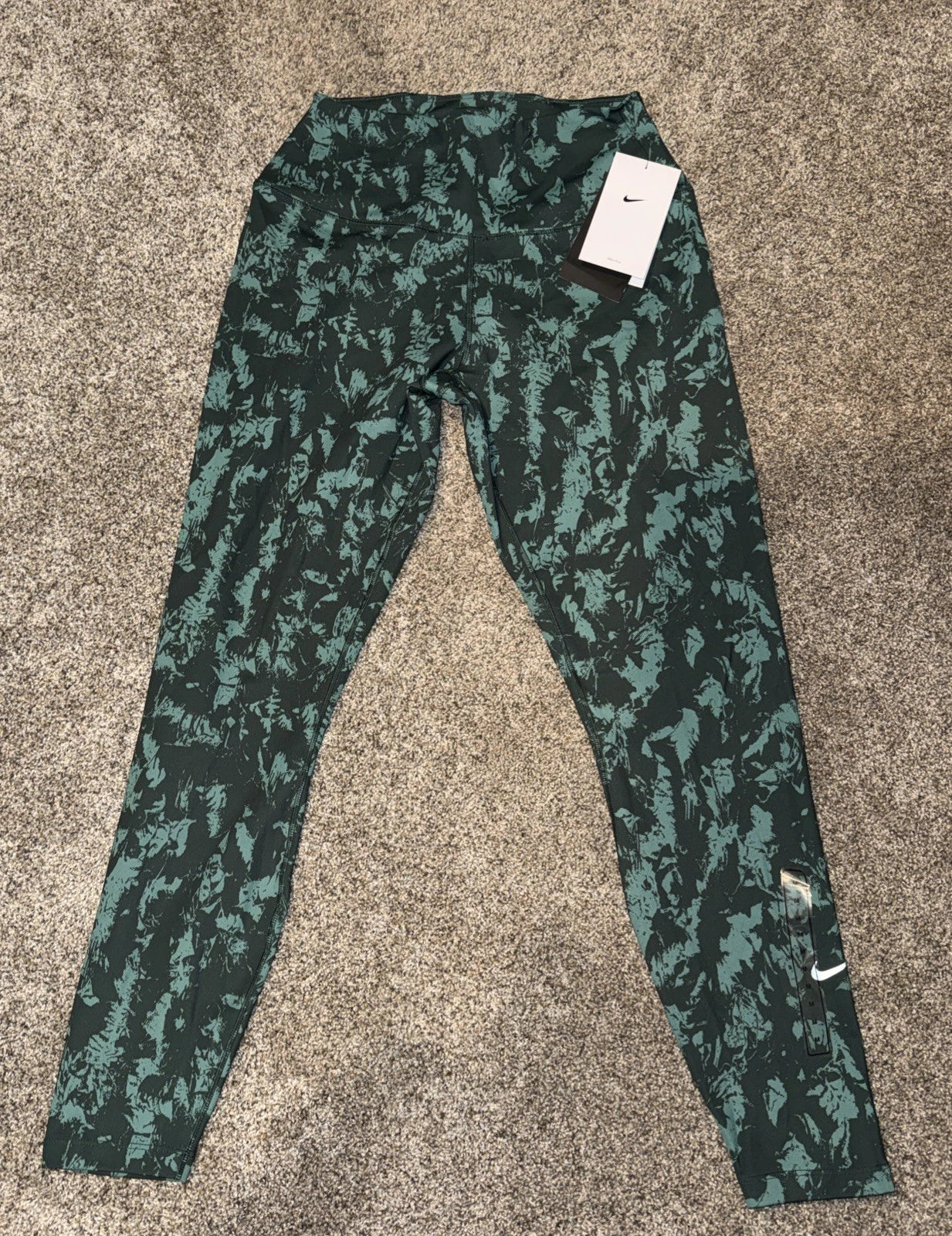 Women’s Size Medium Nike Dri-fit FZ3229-338 Green