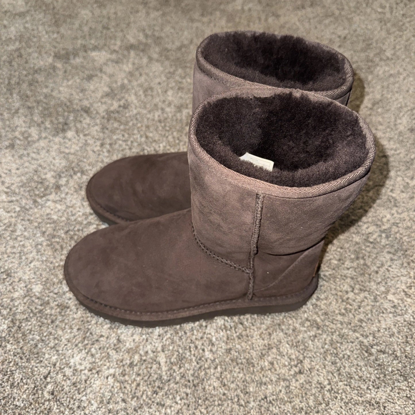 Size 6 Women’s UGG Classic Short II 1016223