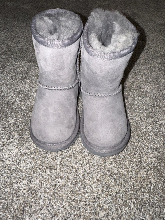 Size 6 Toddler -UGG Classic Glitz boots