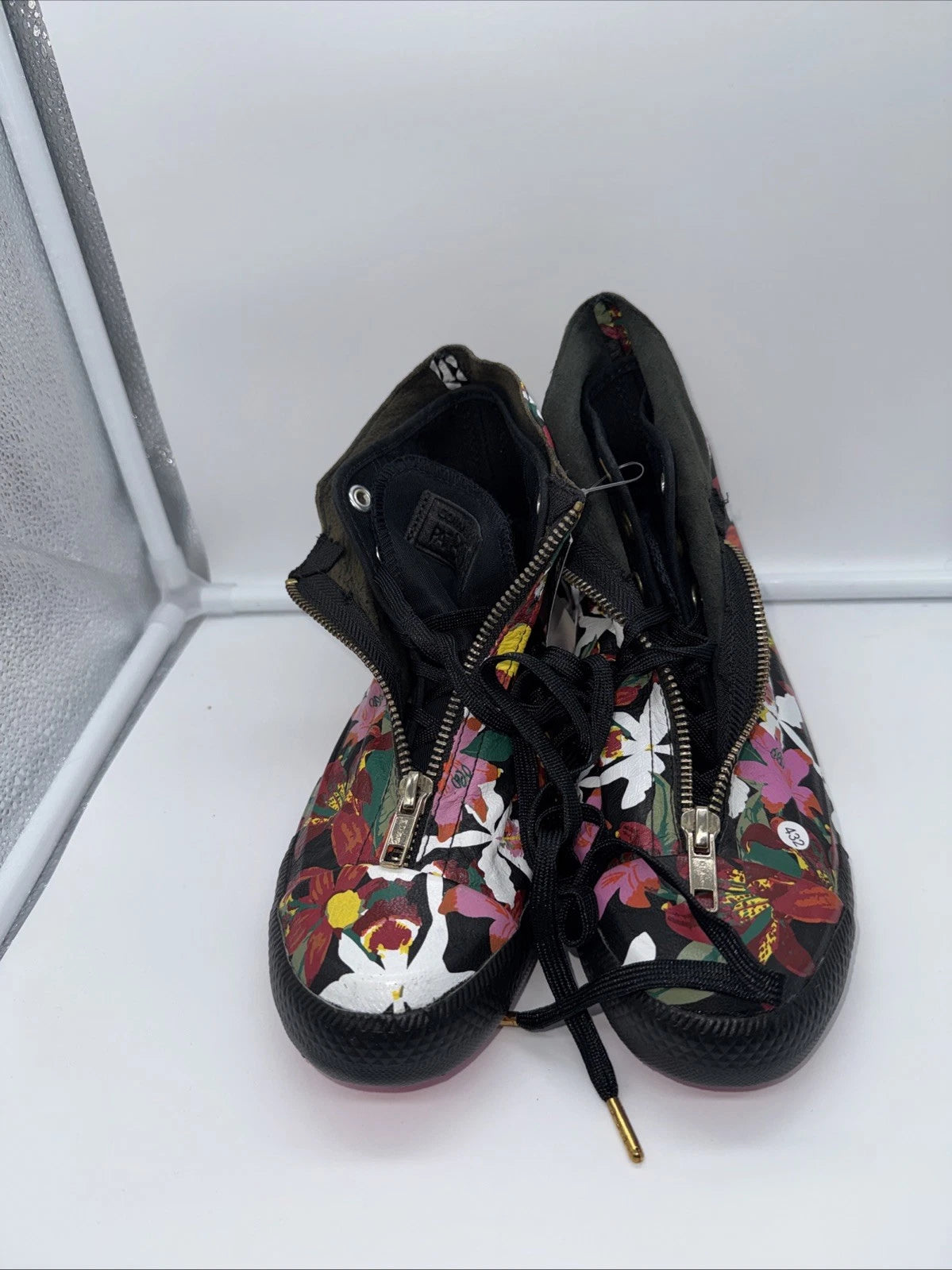 Size 6 Women’s- Converse PatBo