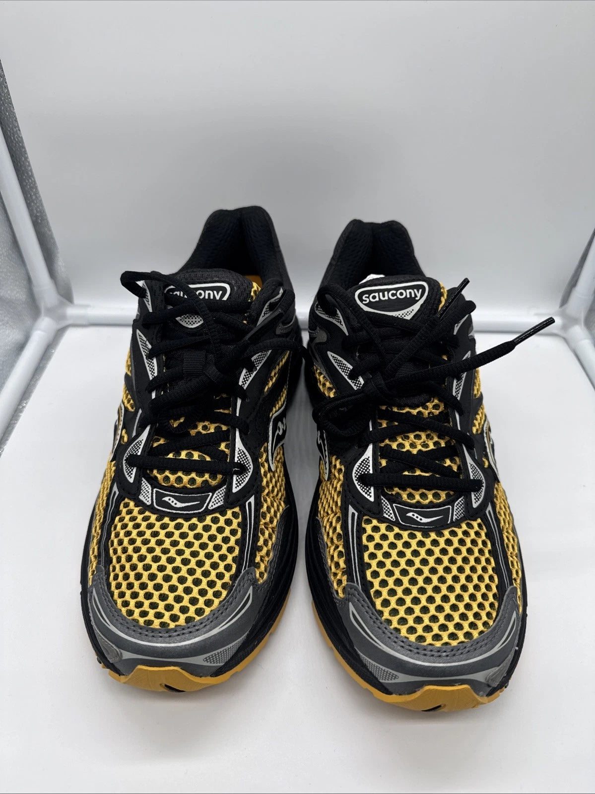 Size 8.5 Men’s- Saucony Progrid Omni 9 Black Yellow