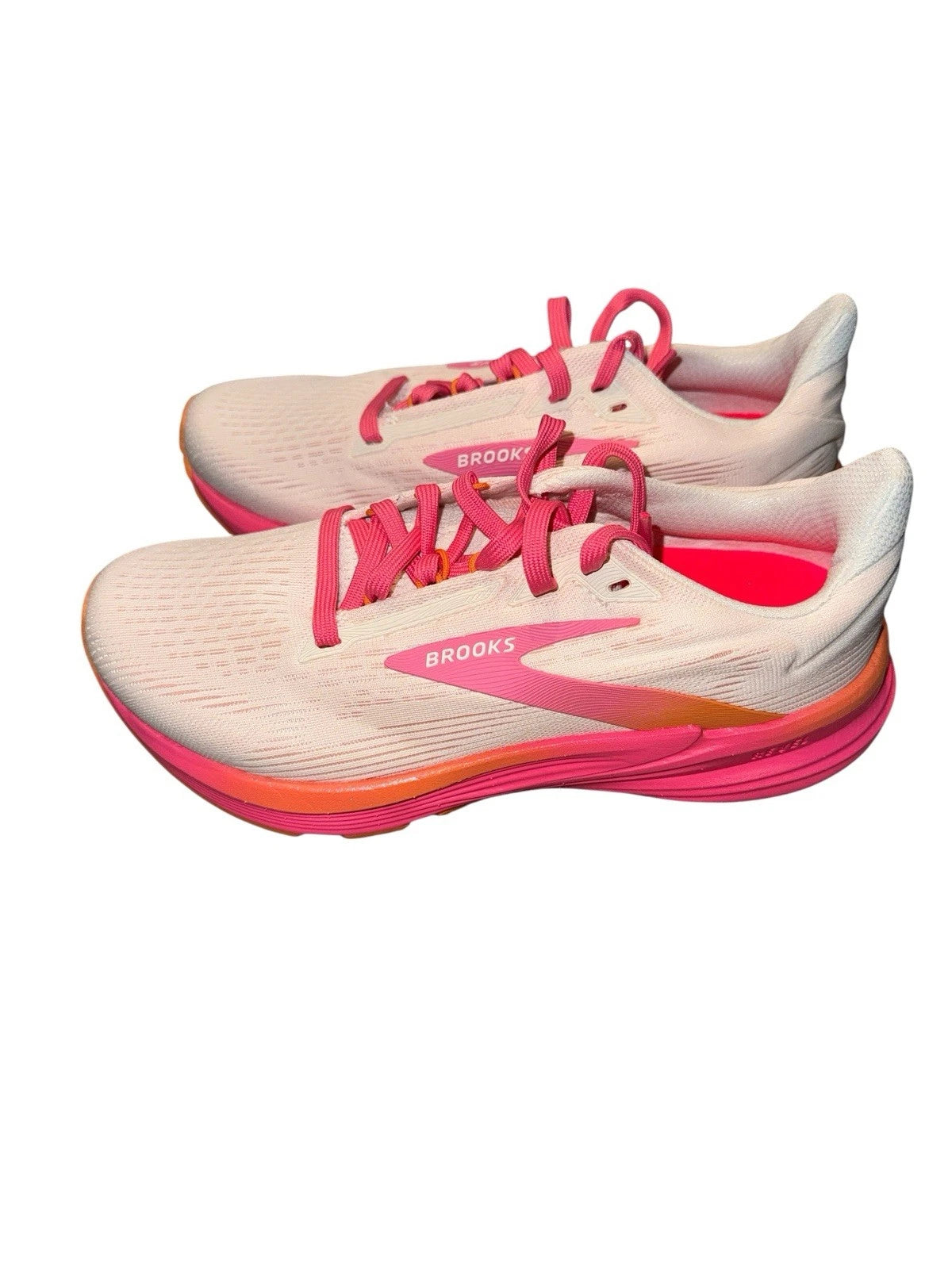 Women’s 6.5- Brooks Revel 8