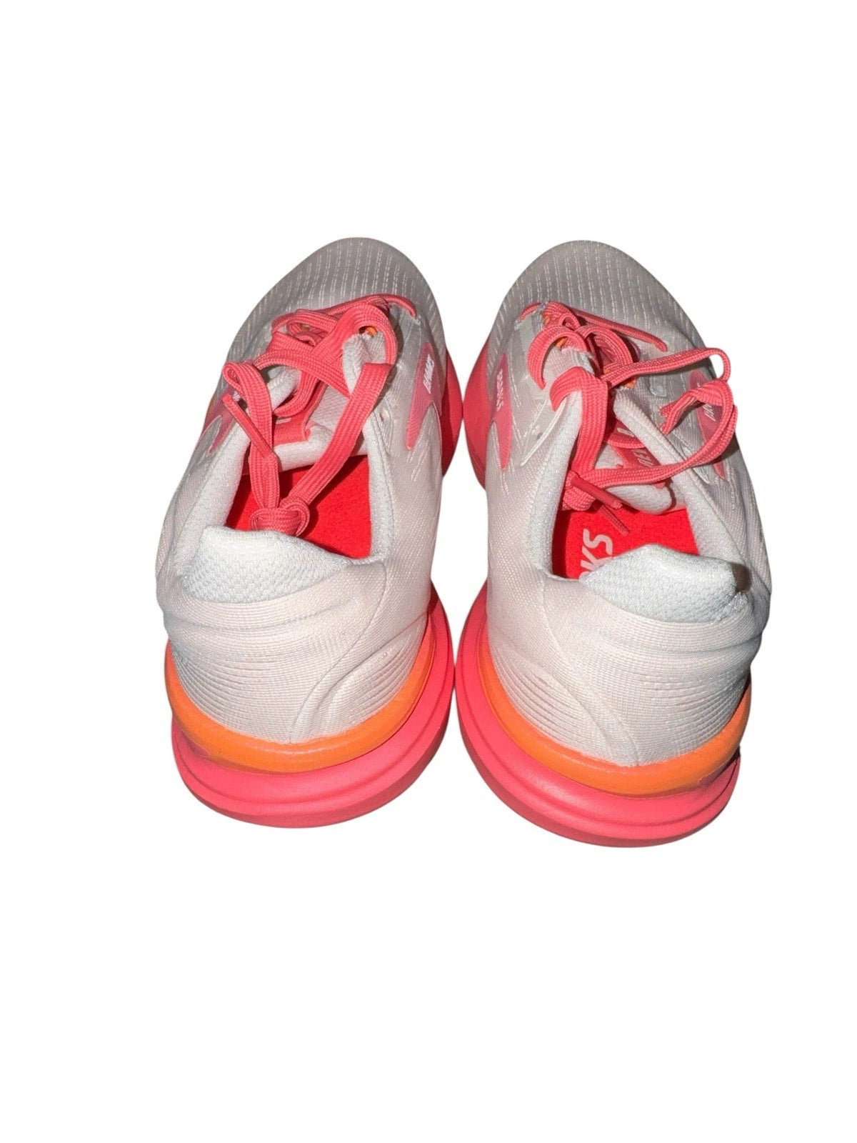 Women’s 6.5- Brooks Revel 8