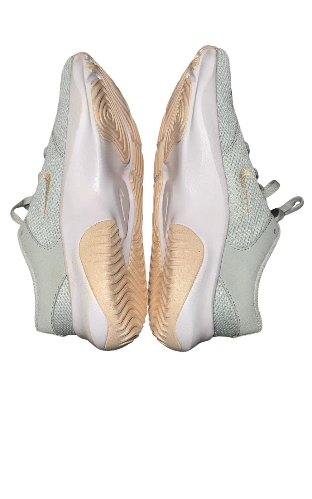 Women’s 7.5- Nike Legend Essential 3