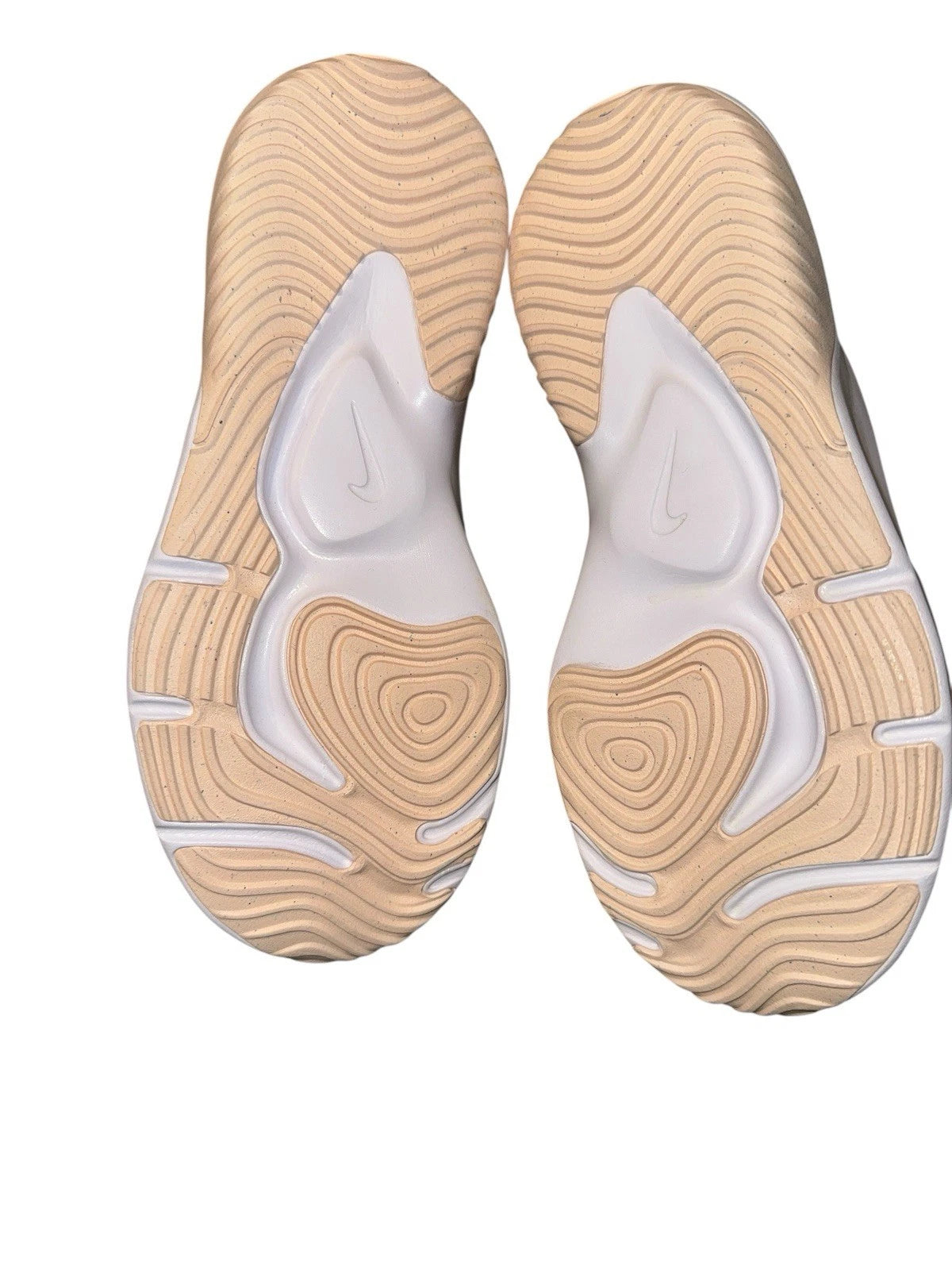 Women’s 7.5- Nike Legend Essential 3
