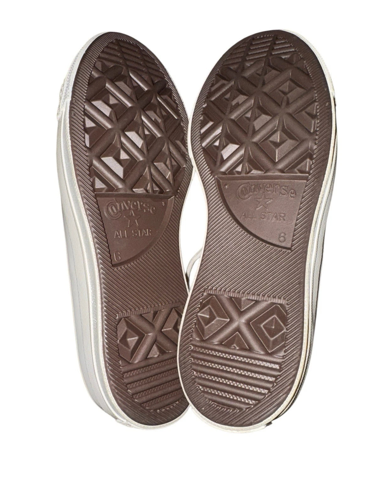 Women’s Size 8- Converse Low top Sneakers