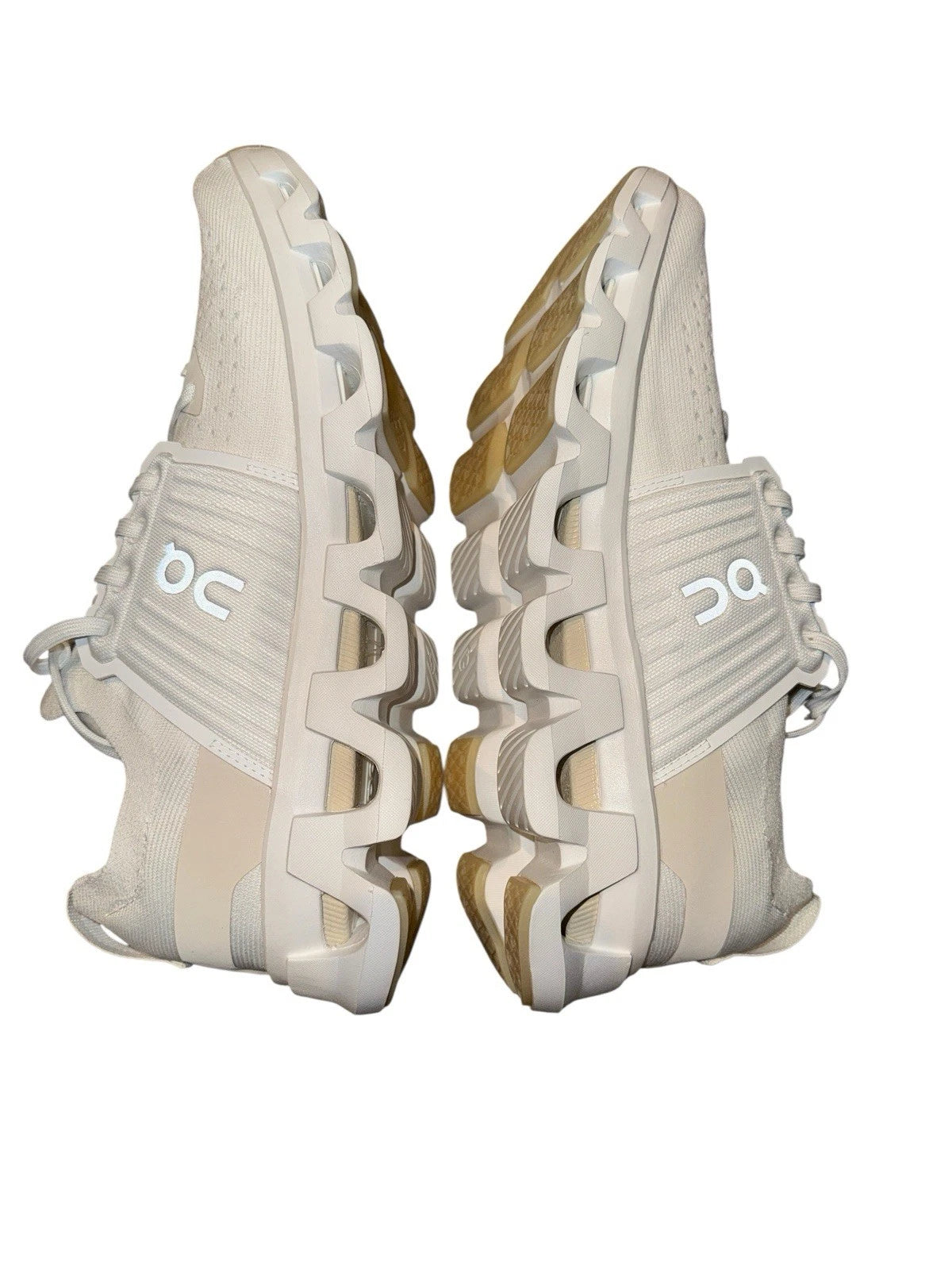 Women’s 10- On Cloudswift 4- White