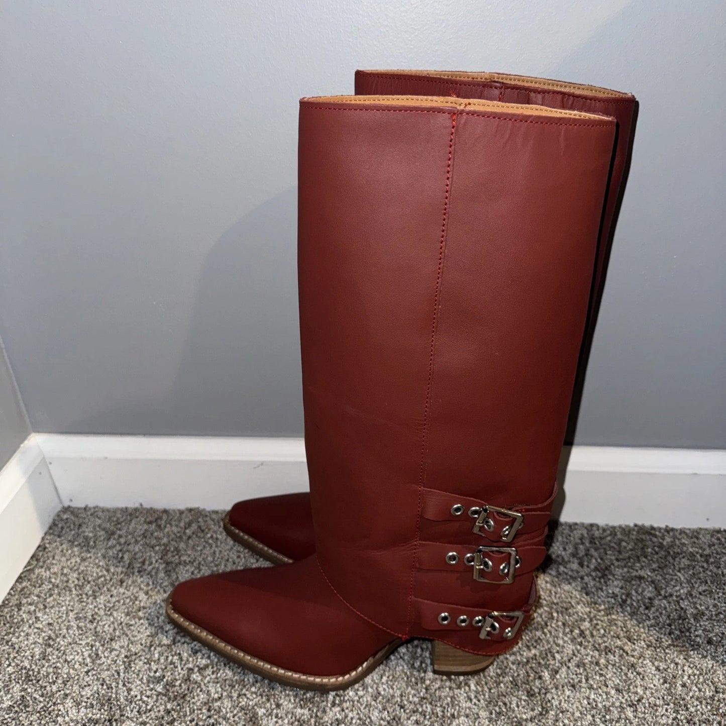Women’s Size 7 Dingo Red Buckle Boots