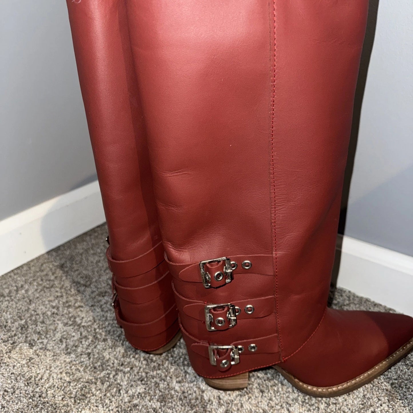 Women’s Size 7 Dingo Red Buckle Boots