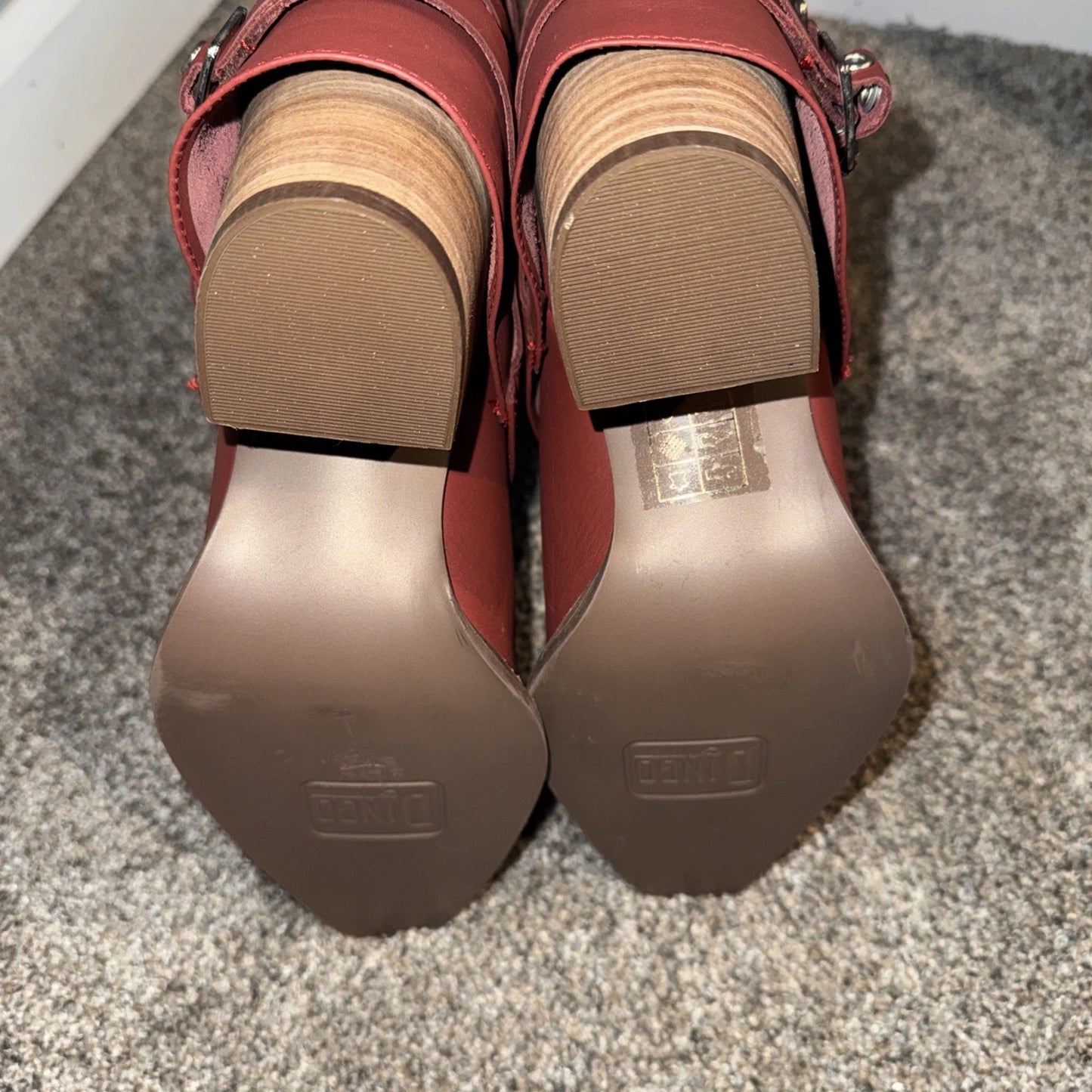 Women’s Size 7 Dingo Red Buckle Boots