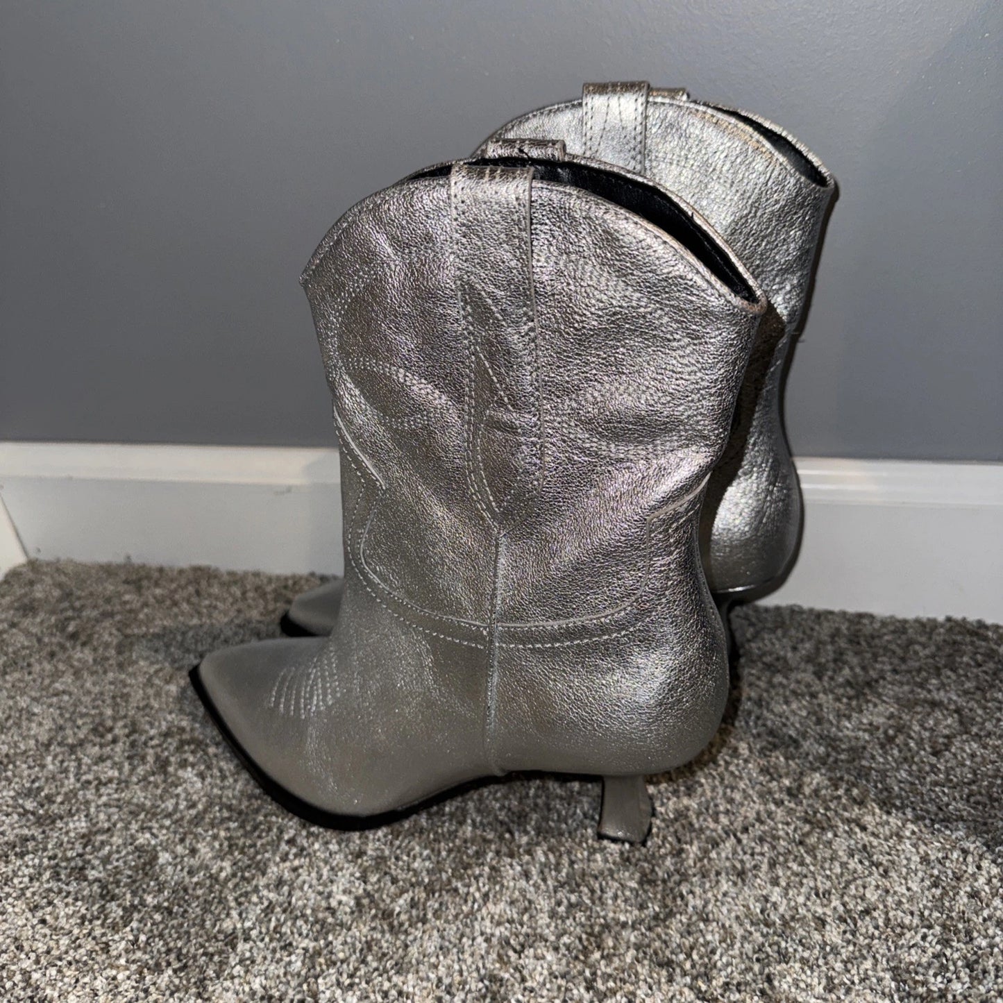 Women’s 6 Dolce Vita Boots