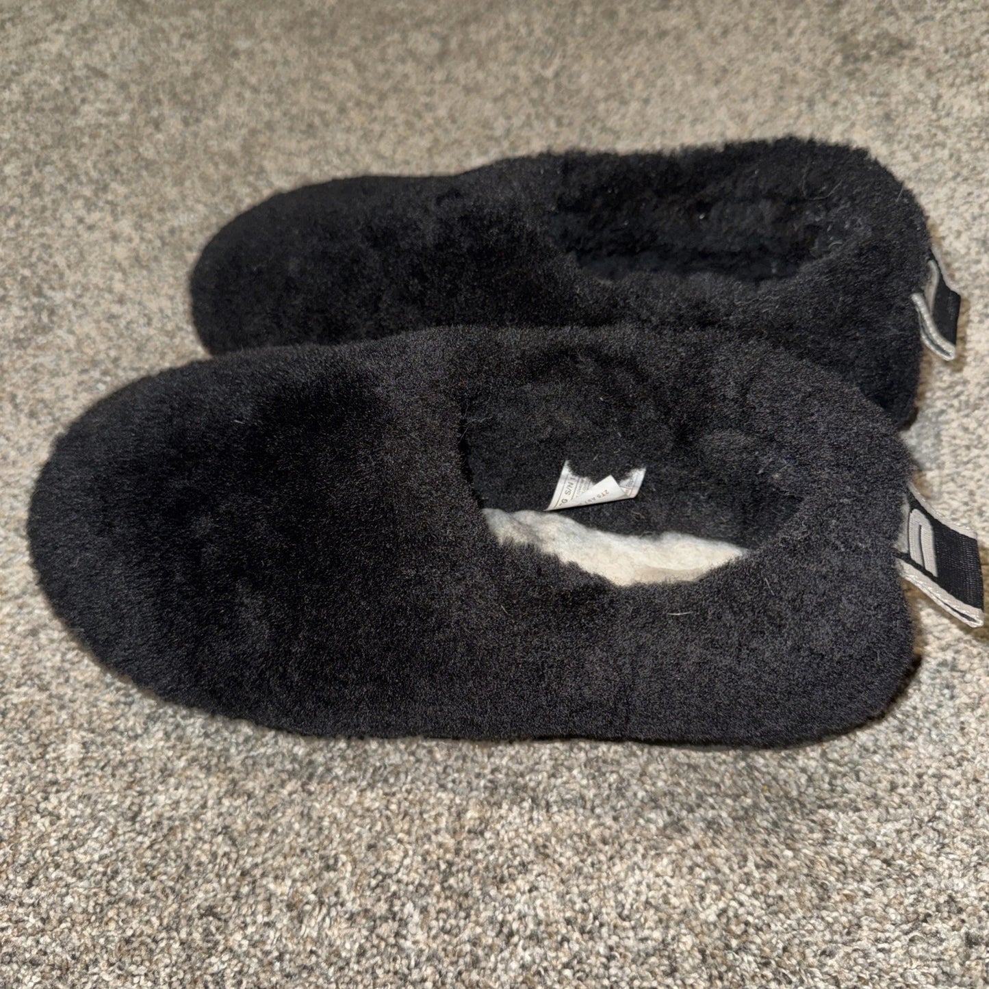 Women’s 8 UGG Classic Cozy Bootie