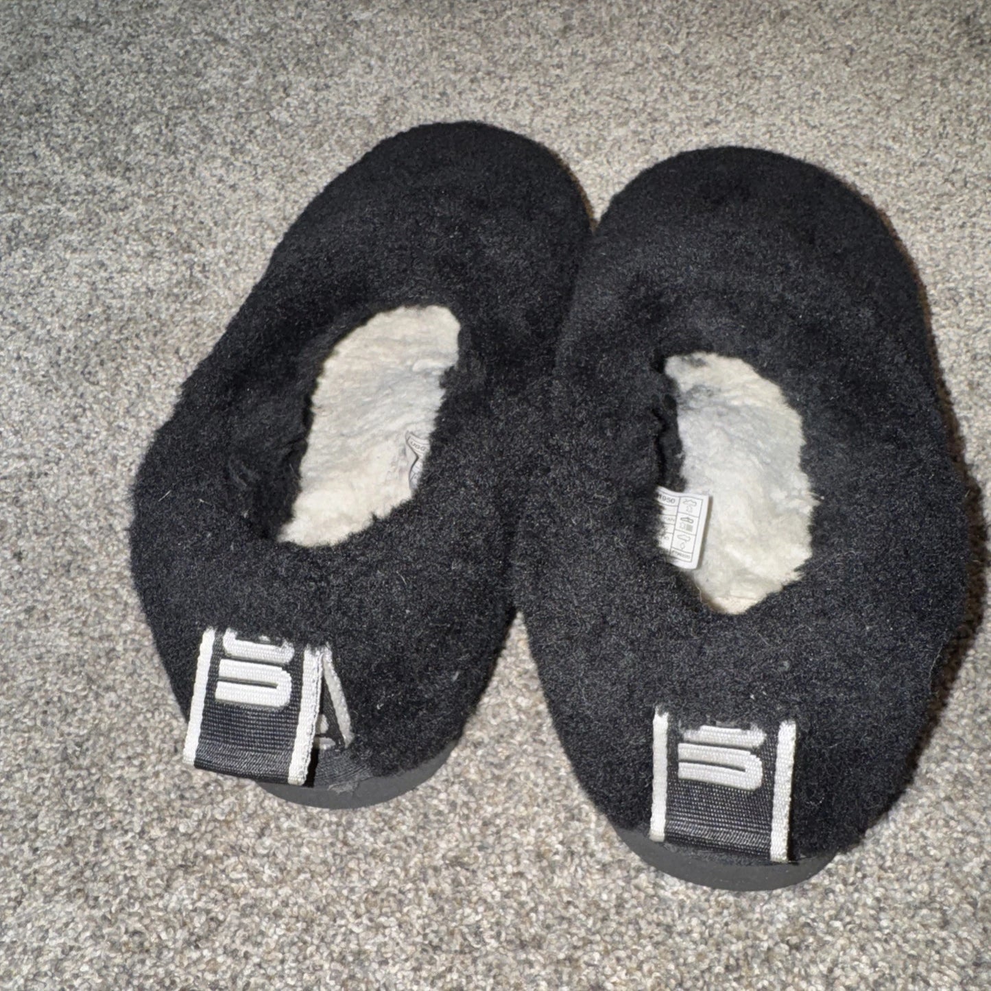 Women’s 8 UGG Classic Cozy Bootie