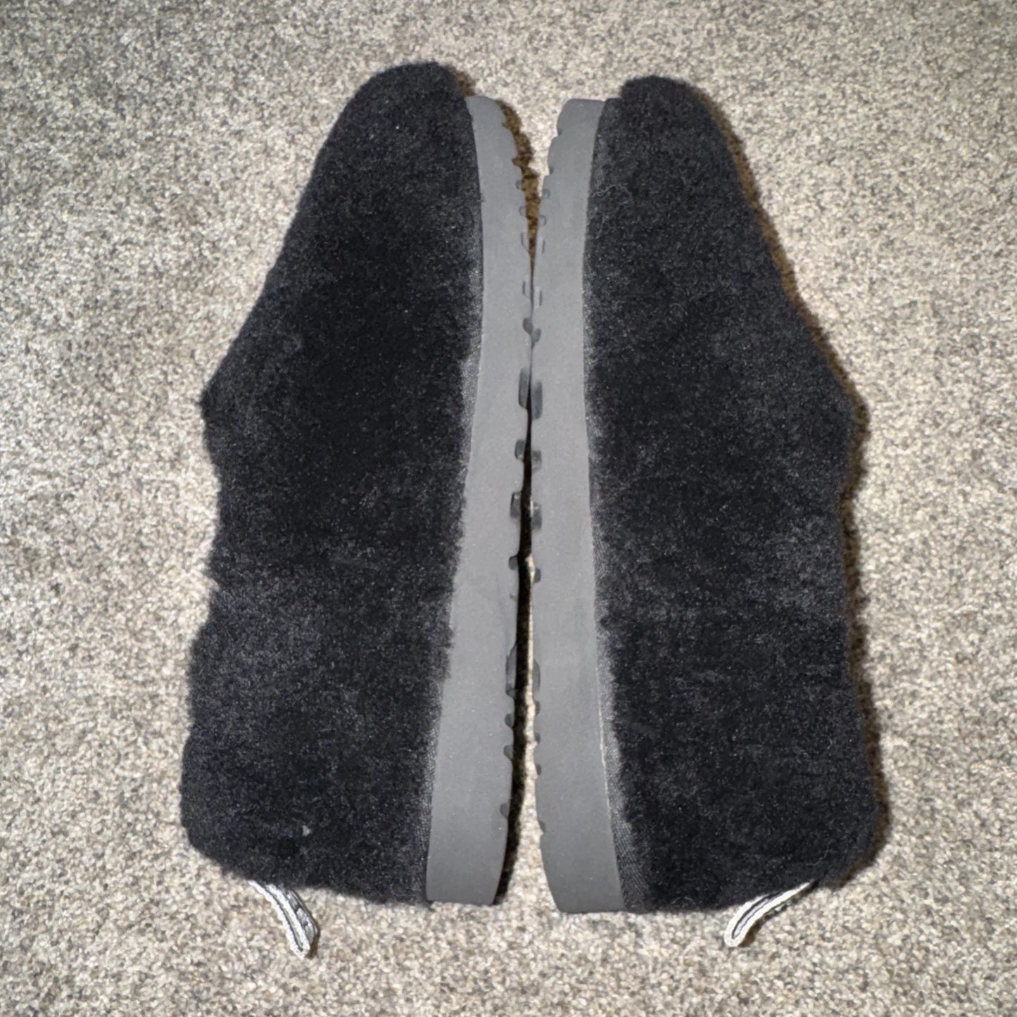 Women’s 8 UGG Classic Cozy Bootie