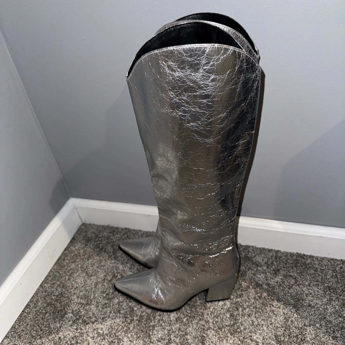 Women’s 8 Steve Madden Boot