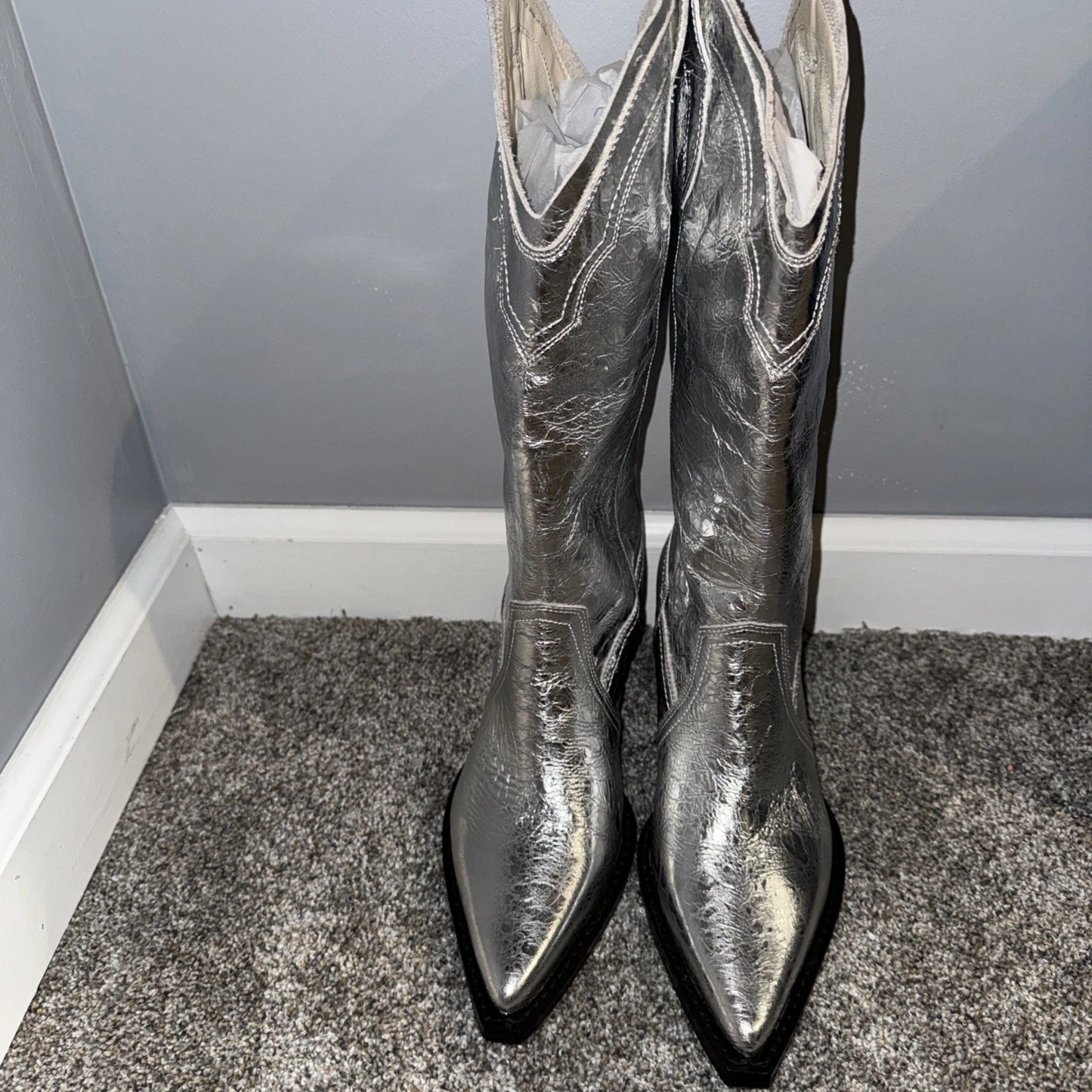 Women’s 7.5 Dolce Vita Boots