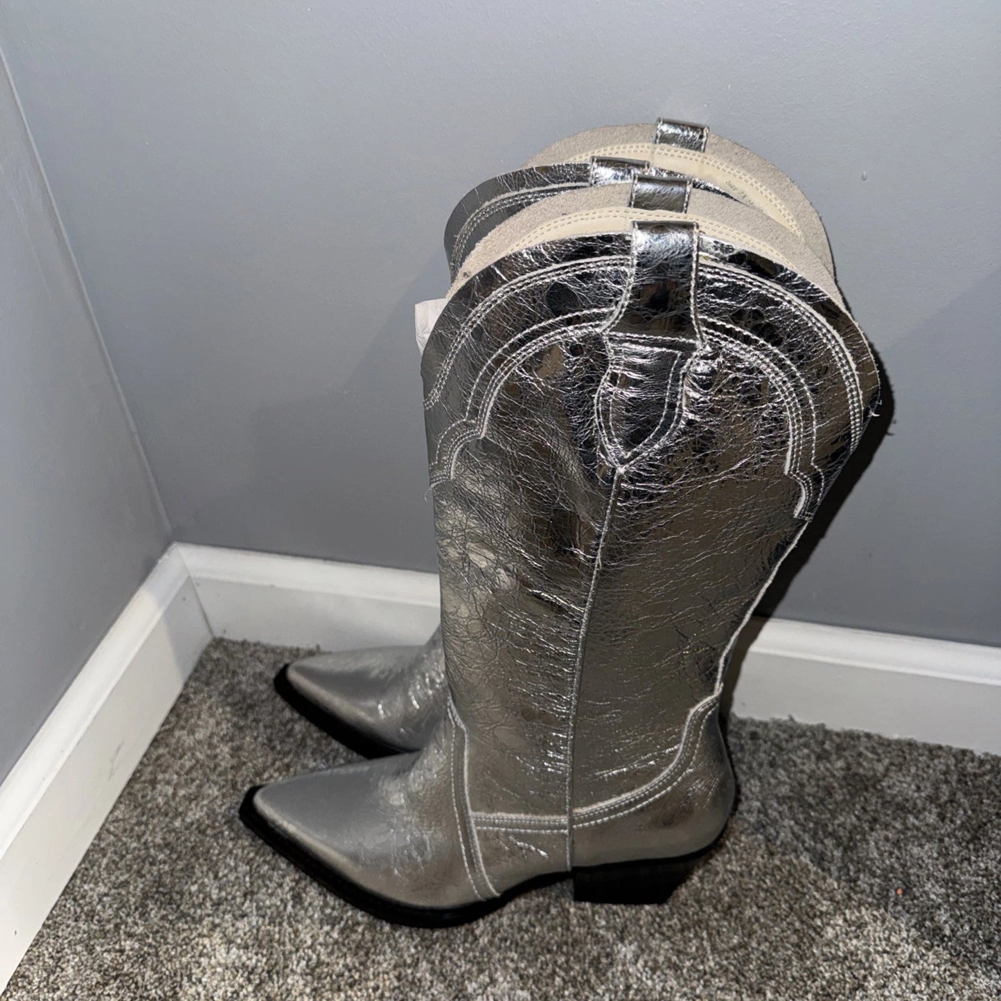 Women’s 7.5 Dolce Vita Boots
