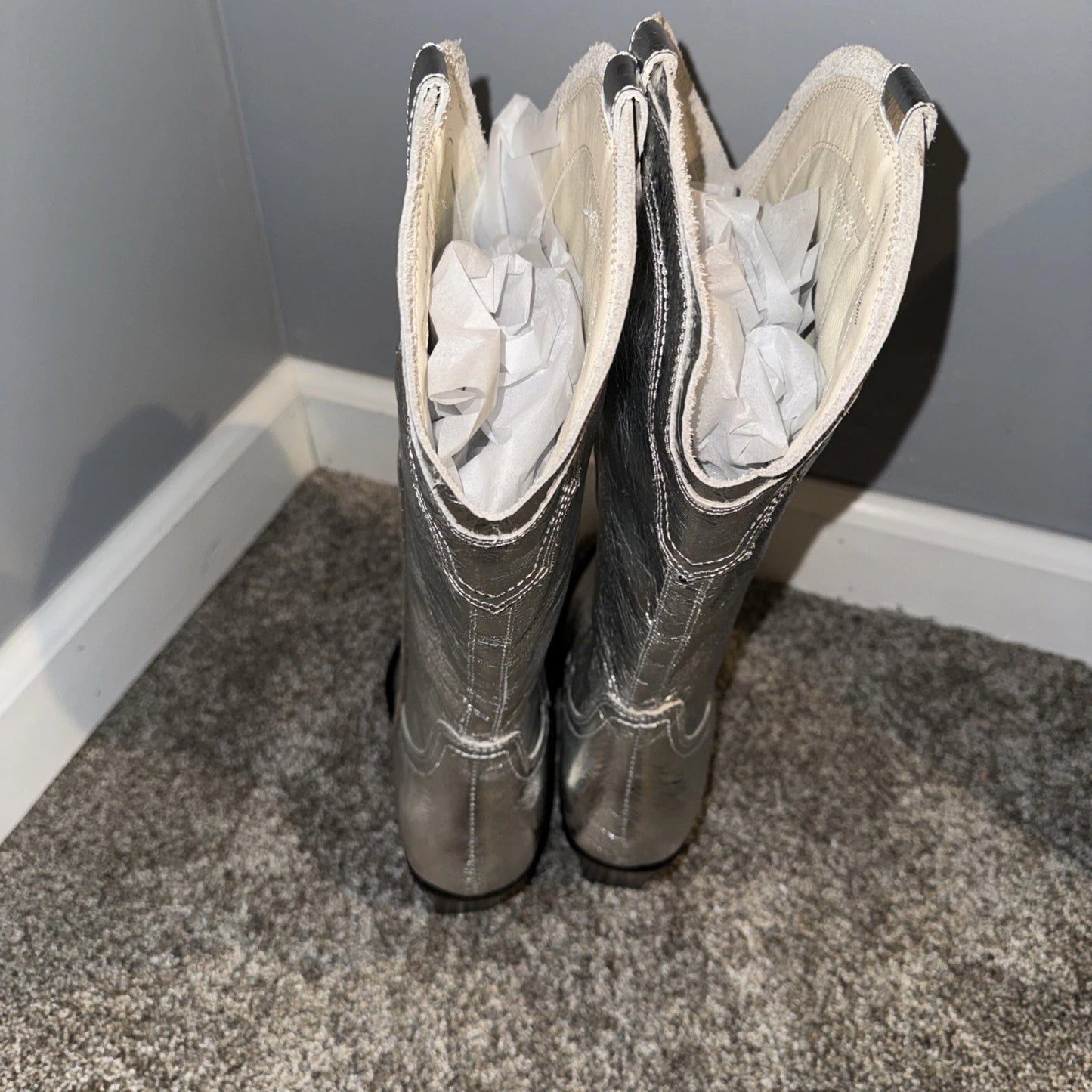 Women’s 7.5 Dolce Vita Boots
