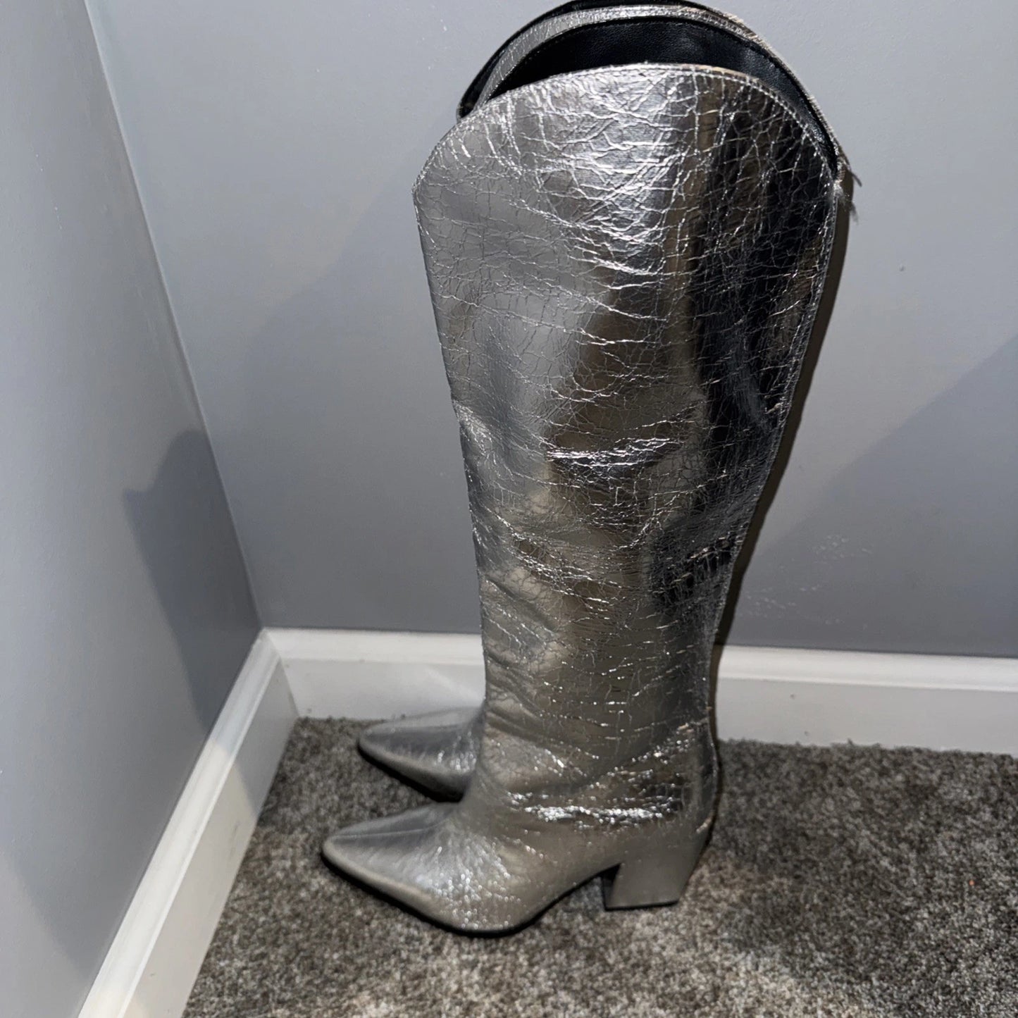 Size 6 Women’s Steve Madden Boots Silver