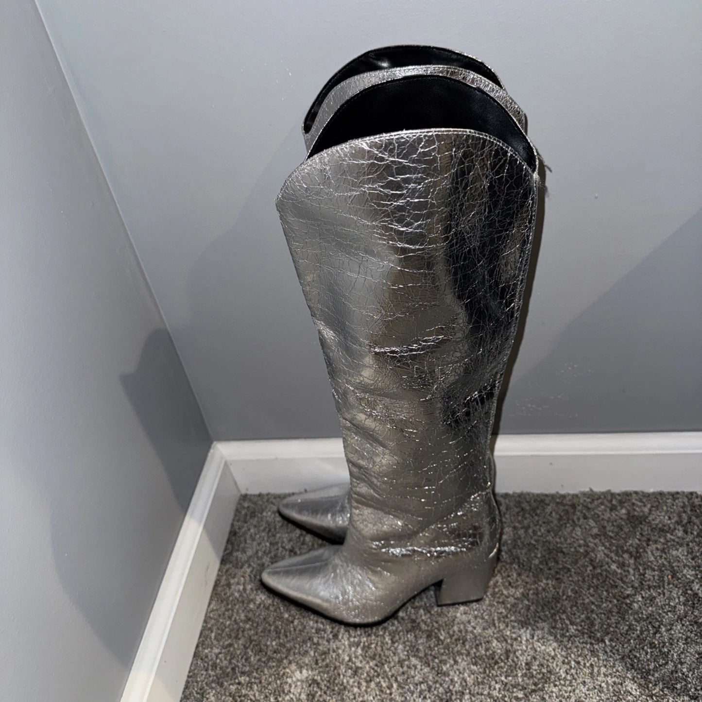 Size 6 Women’s Steve Madden Boots Silver