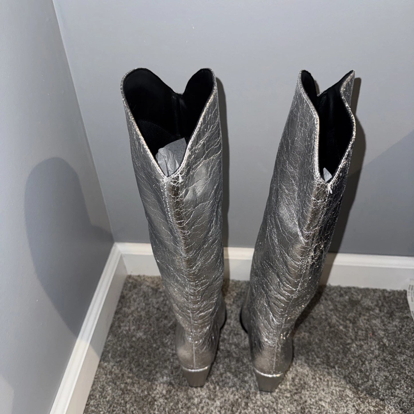 Size 6 Women’s Steve Madden Boots Silver