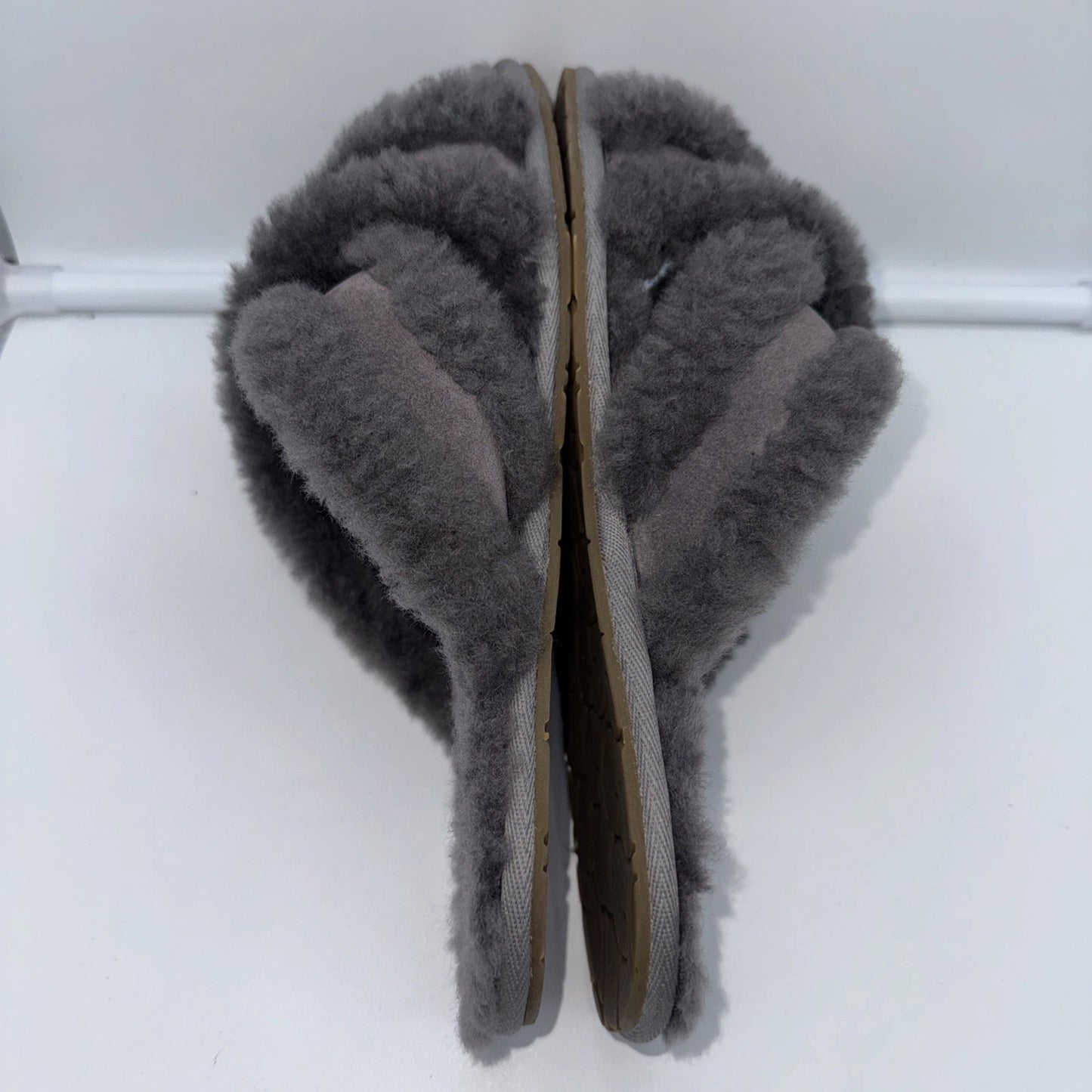 Size 7 Women’s UGG Scuffita Slipper