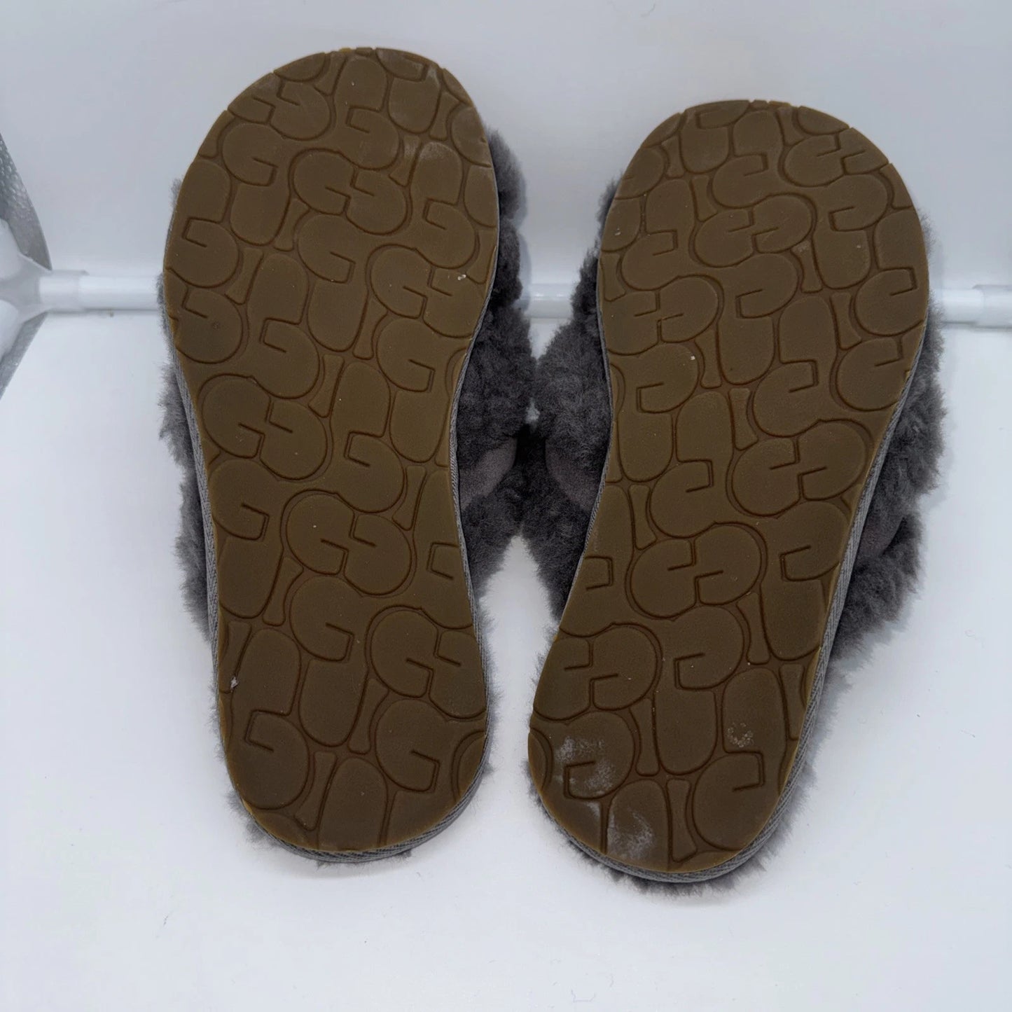 Size 7 Women’s UGG Scuffita Slipper
