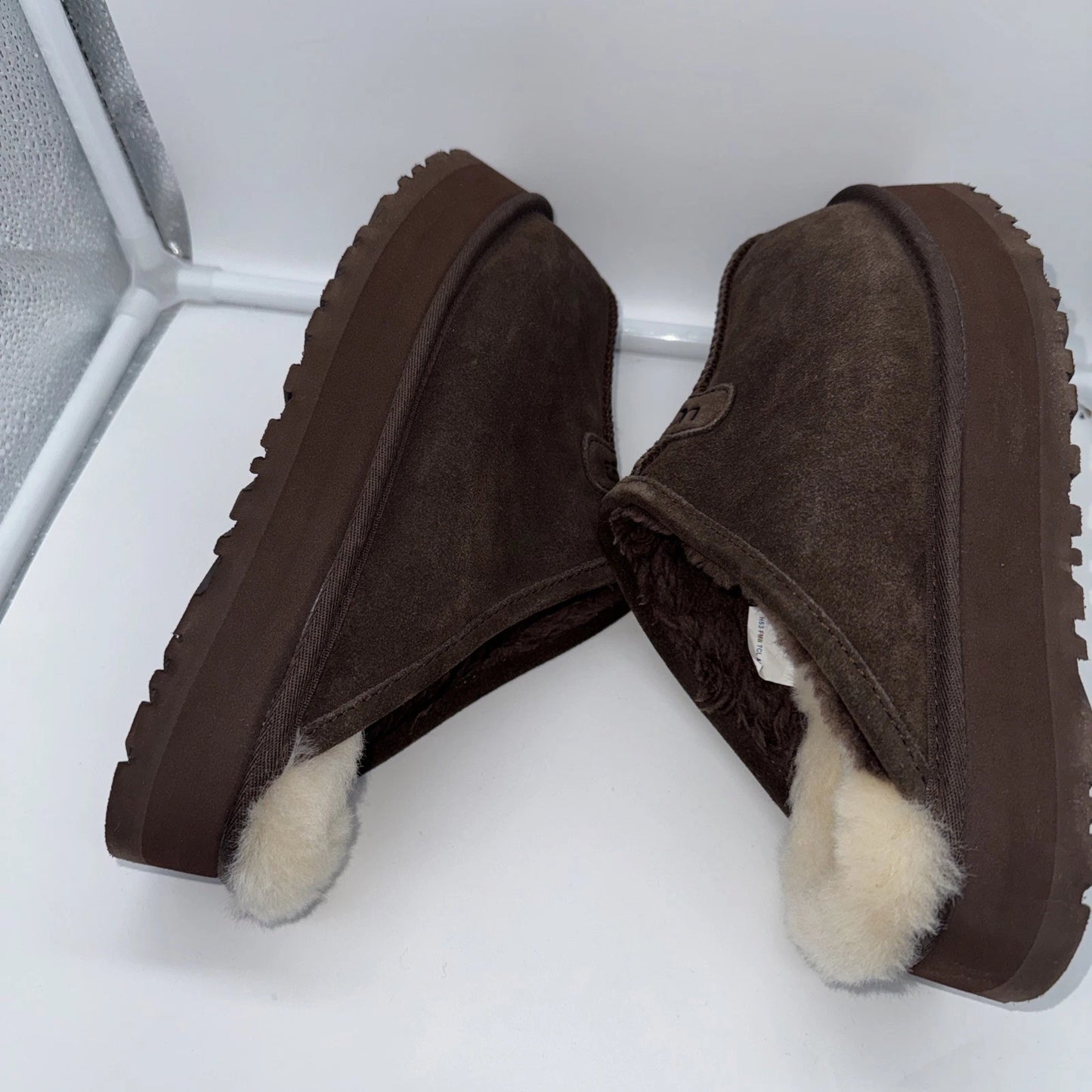 Size 8 Women’s UGG Discoquette Slipper