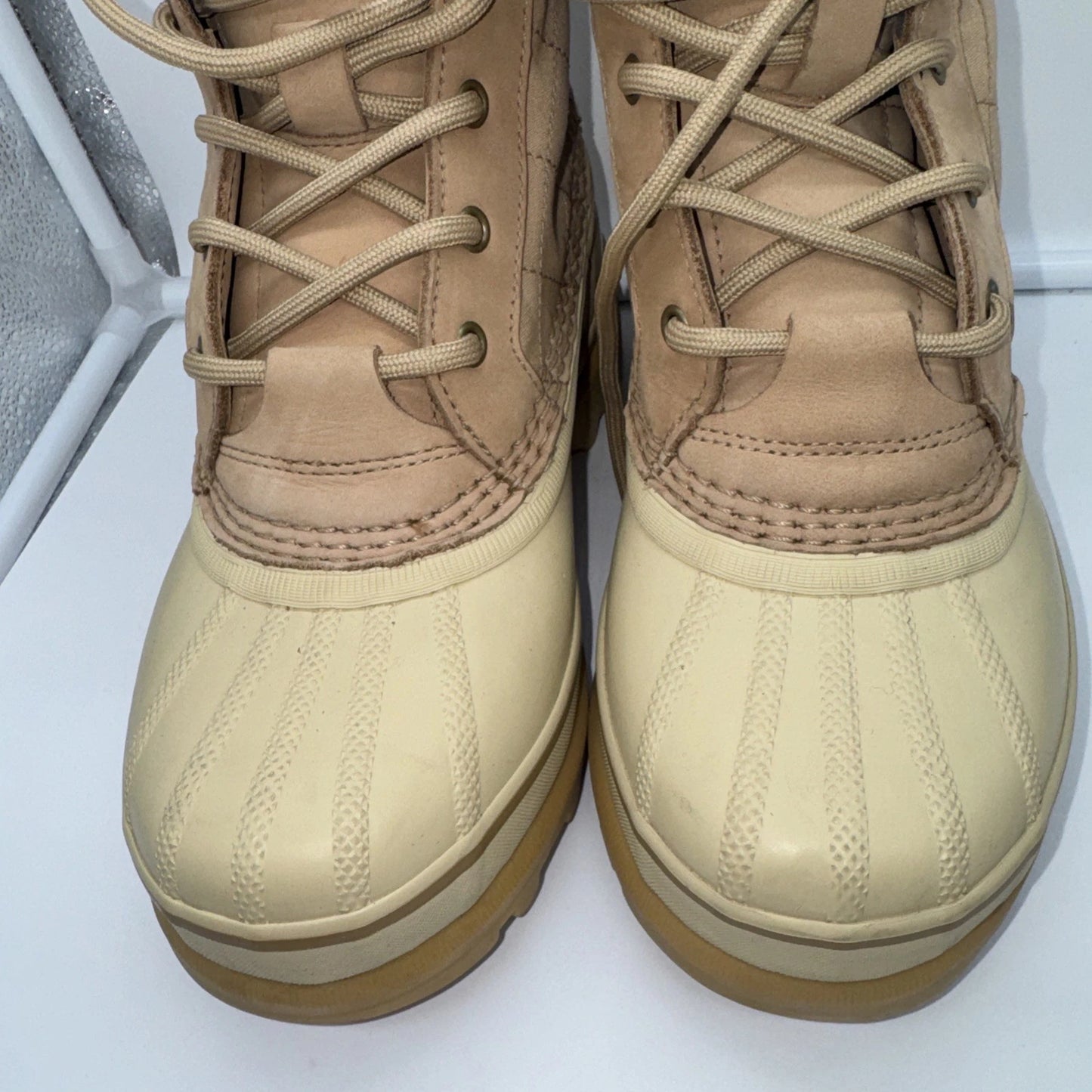 Women’s Size 6 Sorel Caribou Waterproof Boots